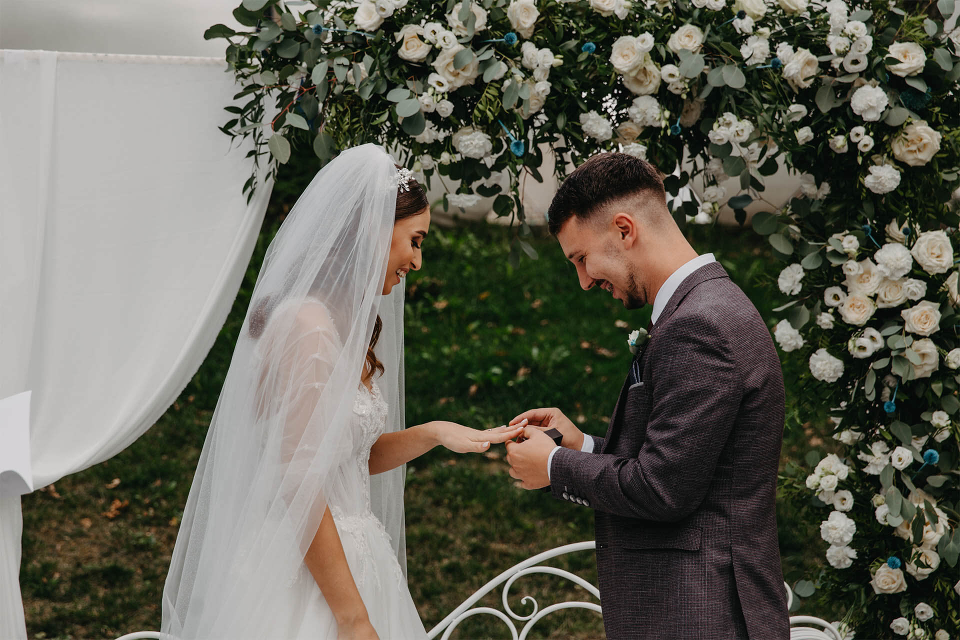 Slider-Eliza-Esanu (7) (1)